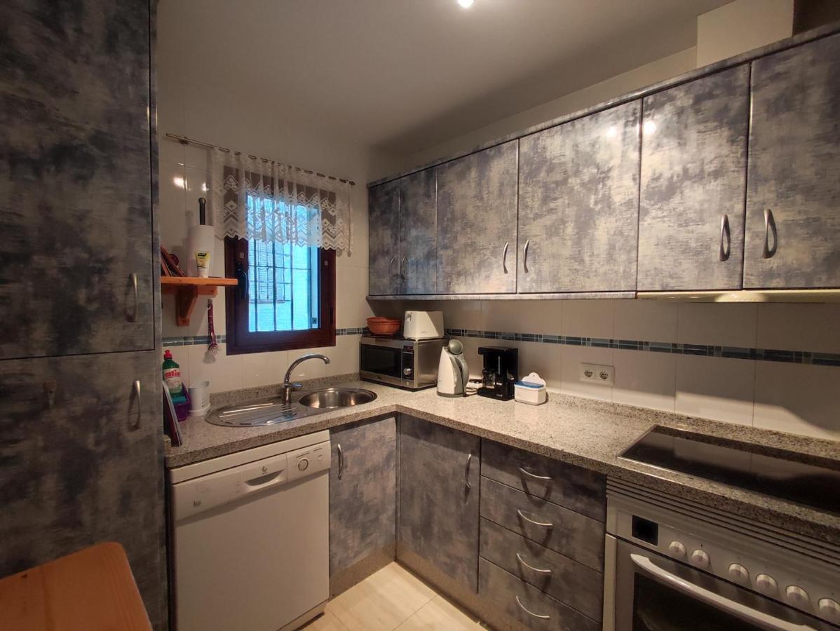 Lovely 2 Bedroom Apartment With Sea View, פריחיליאנה מראה חיצוני תמונה